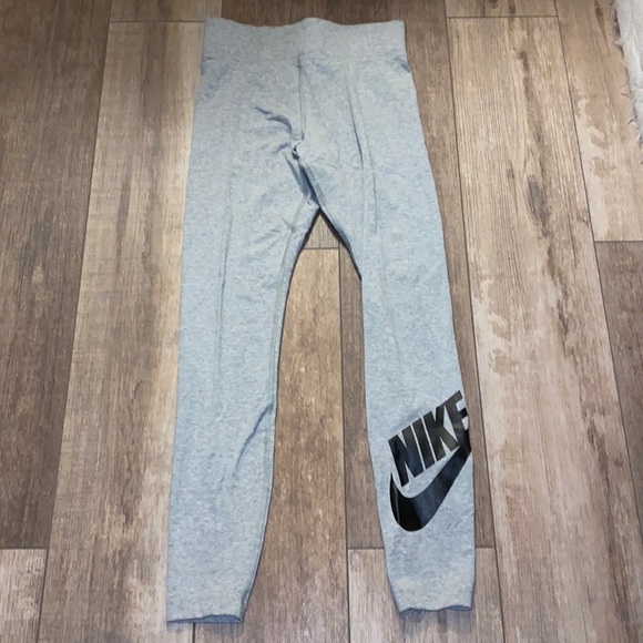 Nike Pants - Never worn Nike leggings
